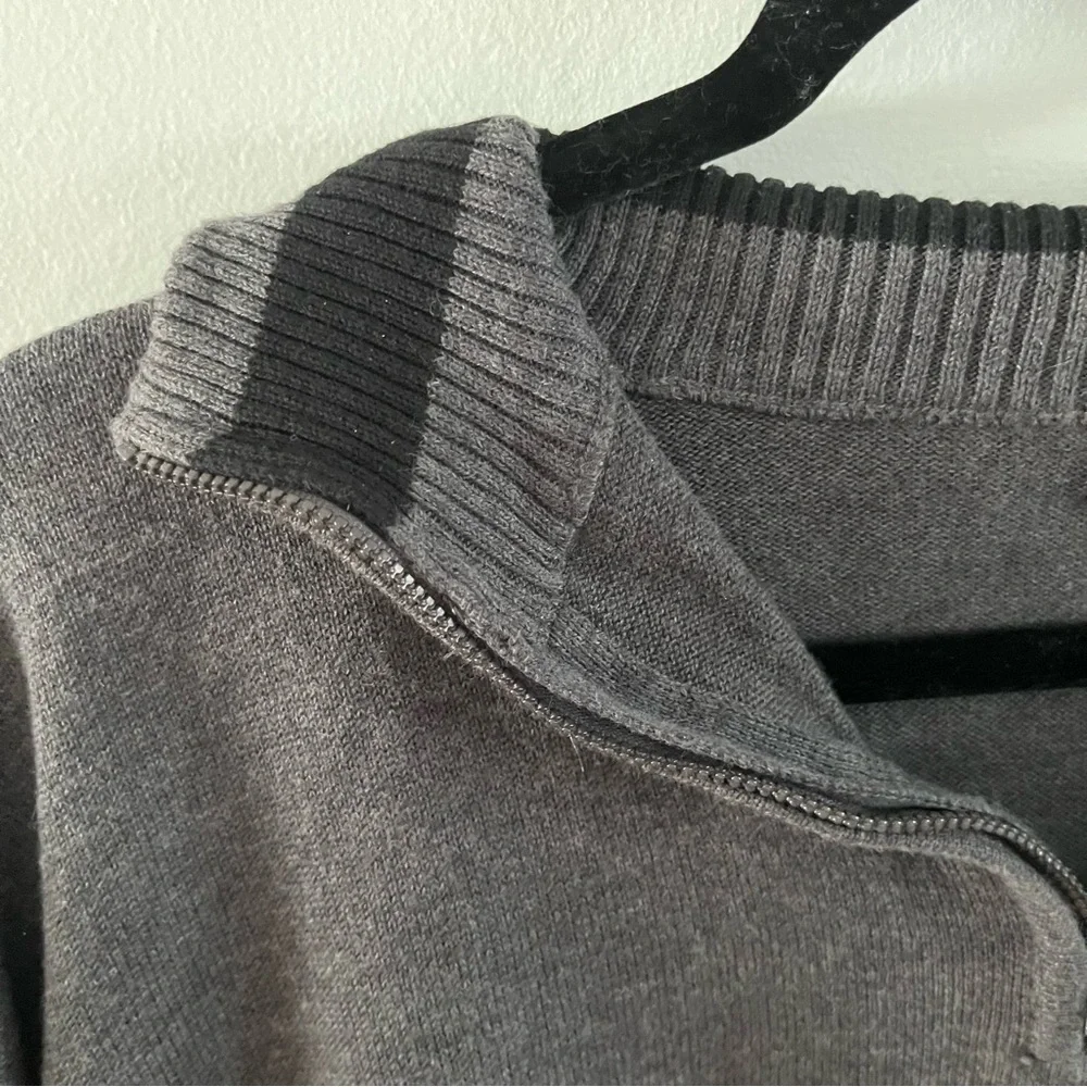Bill Blass Gray Cotton Blend 1/4 zip pullover sweater Size Large.